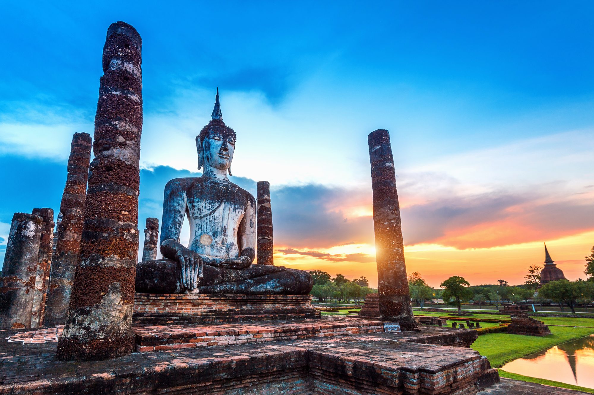 Thaiwander Travel Best Tour Agency in Bangkok, Thailand Buddha Statue And Wat Mahathat Temple In The Precinct Of Sukhoth