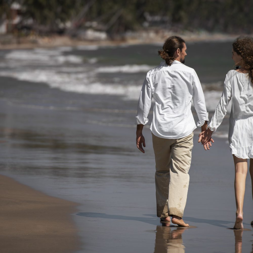 Thaiwander Travel Best Tour Agency in Bangkok, Thailand Couple Taking Walk Beach Vacation